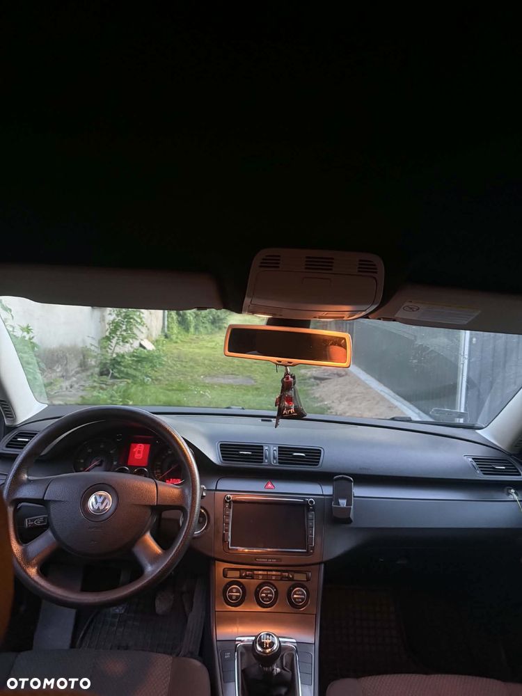 Volkswagen Passat - 4