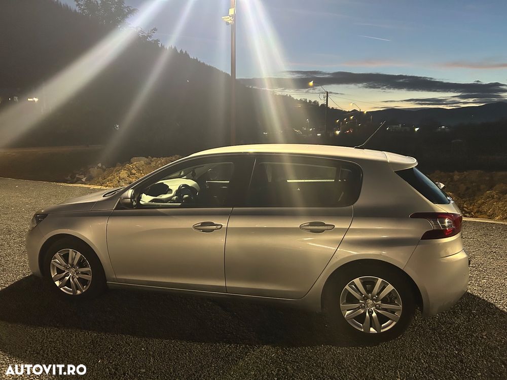 Peugeot 308 1.2 L PureTech Turbo Access - 23