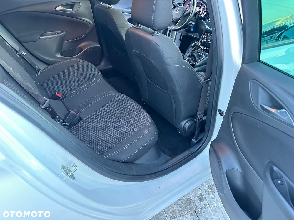 Opel Astra 1.6 D Start/Stop Dynamic - 9