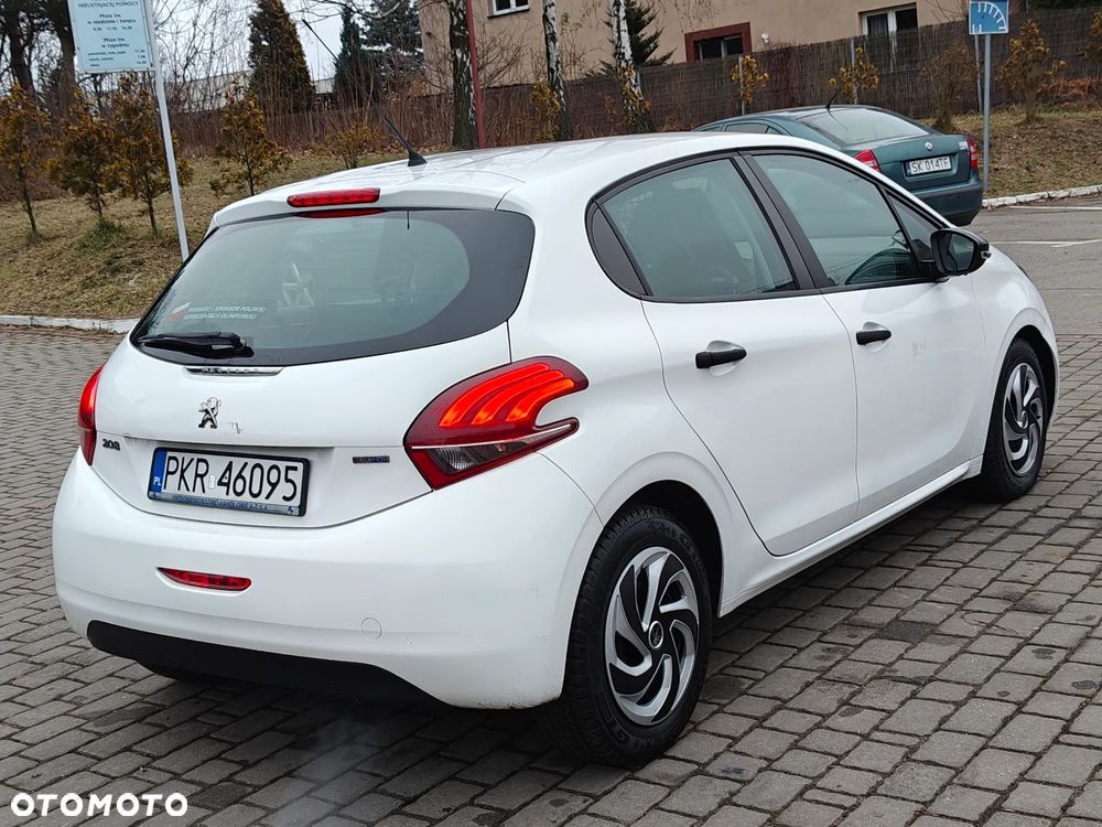 Peugeot 208 - 10