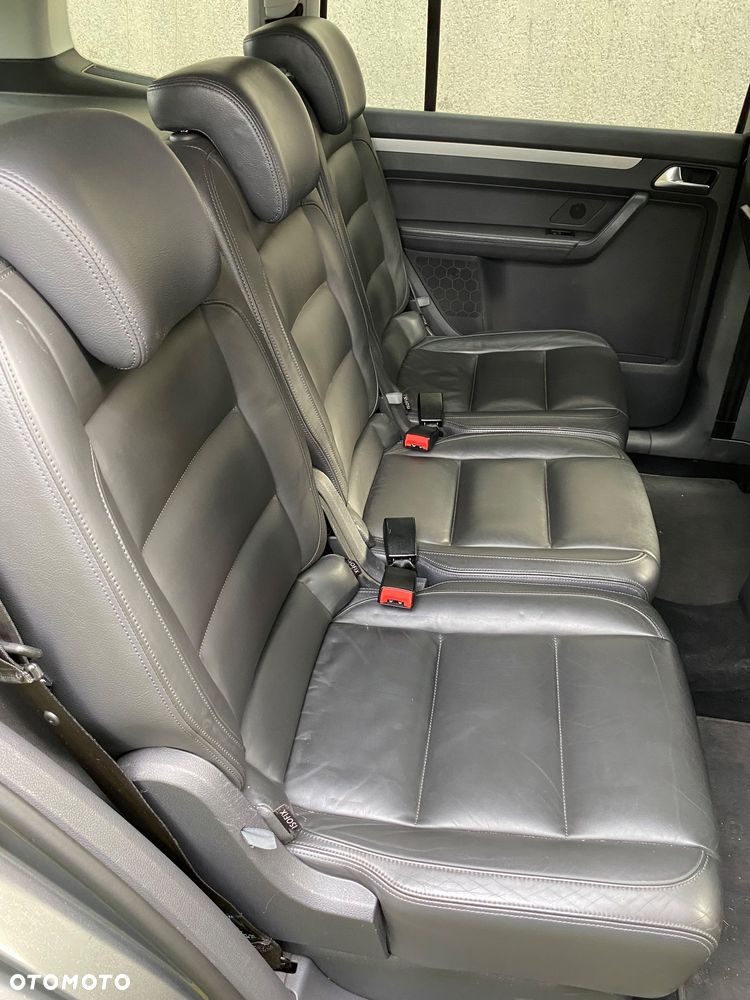 Volkswagen Touran 2.0 TDI DPF BlueMotion Technology Highline - 12