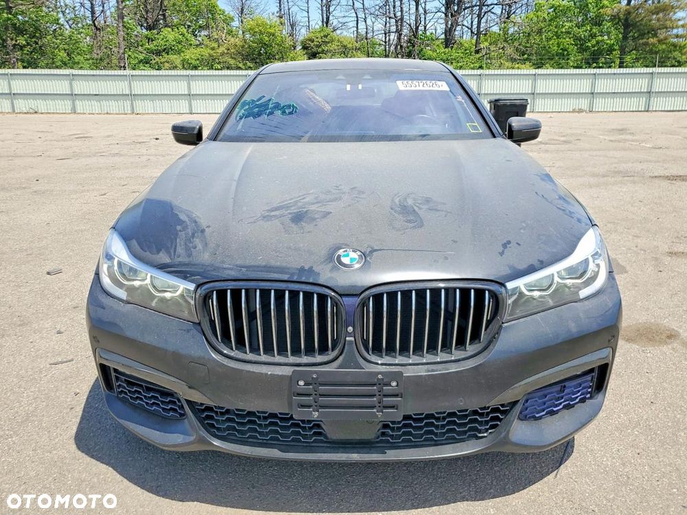 BMW Seria 7 740i - 6