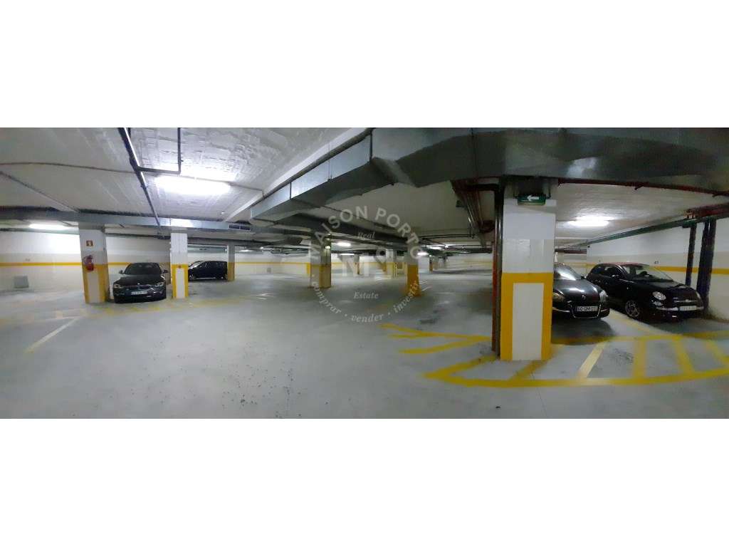 Garagem com 44 Lugares para Investimento e com Rentabilidade Assegu... - Grande imagem: 2/5