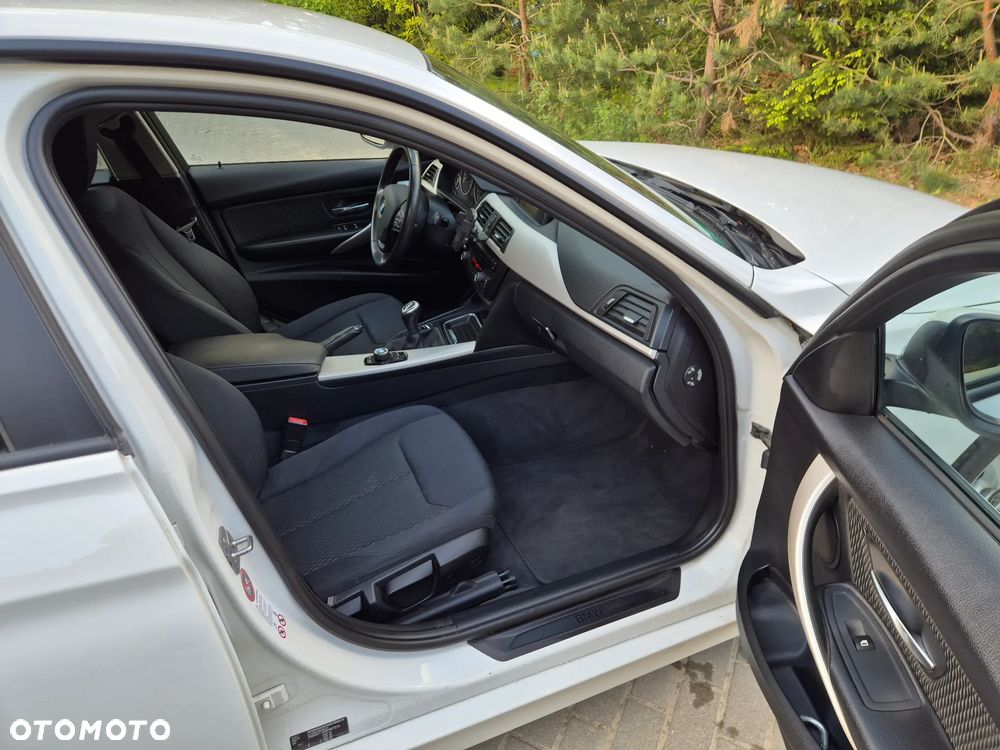 BMW Seria 3 318d Modern Line - 18