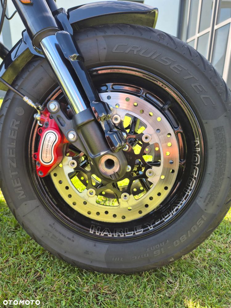 Harley-Davidson Softail Fat Bob - 5
