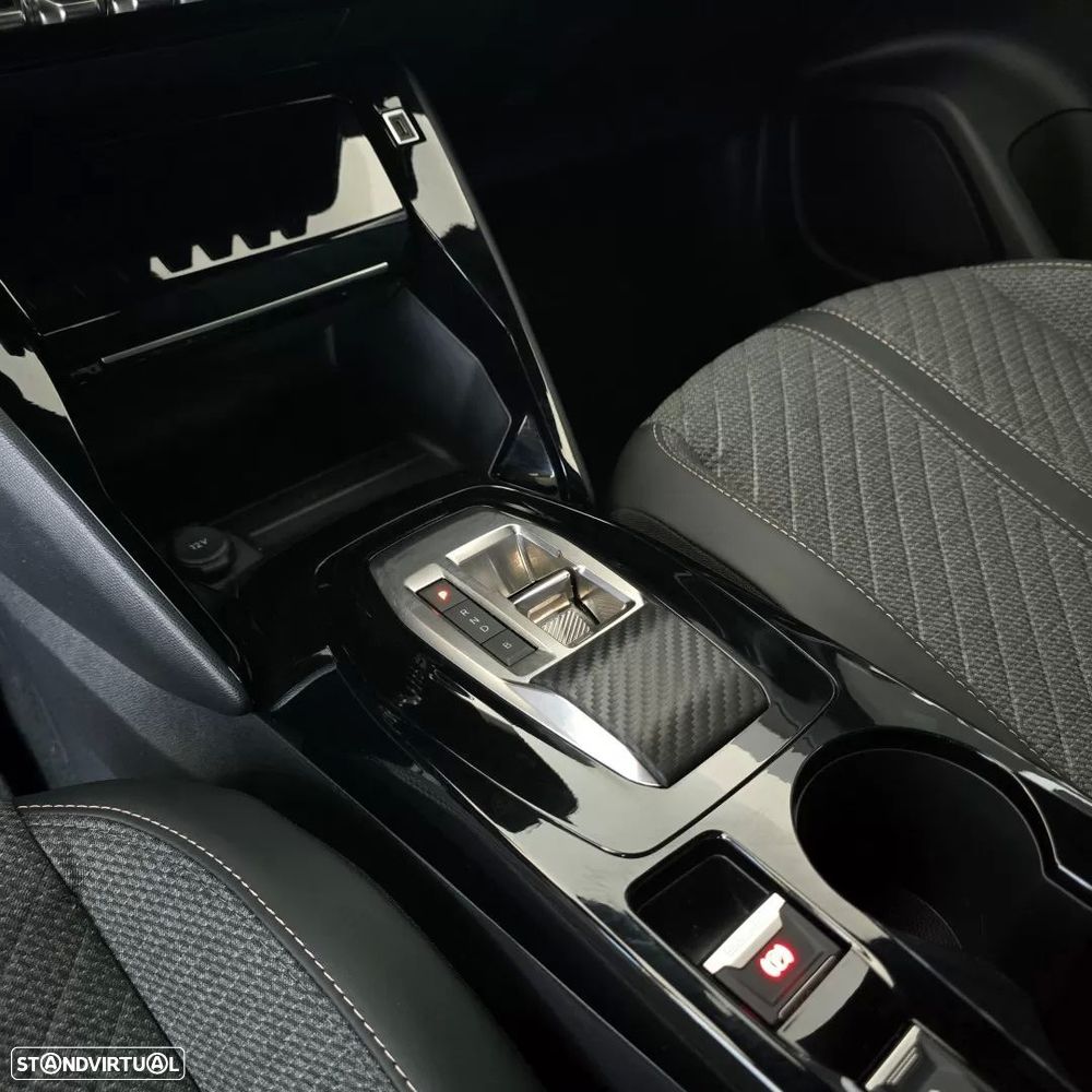 Peugeot e-2008 54 kWh Allure - 32
