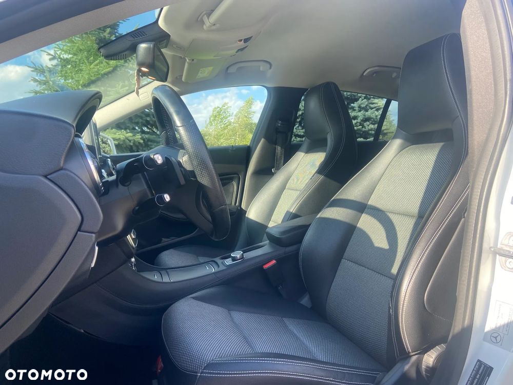Mercedes-Benz CLA 180 7G-DCT - 6