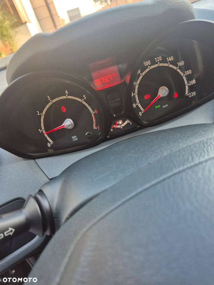 Ford Fiesta 1.25 Trend EU5 - 11