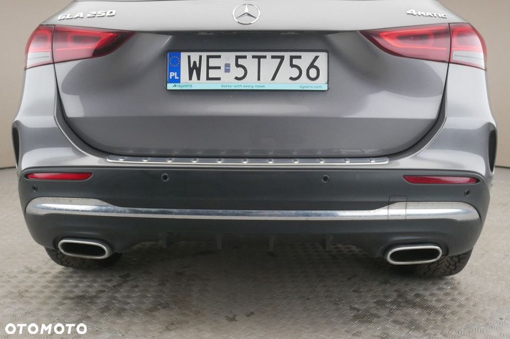 Mercedes-Benz GLA - 32