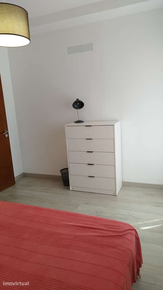 Quarto individual mobilado no Alto de S. João, Coimbra - Grande imagem: 5/34