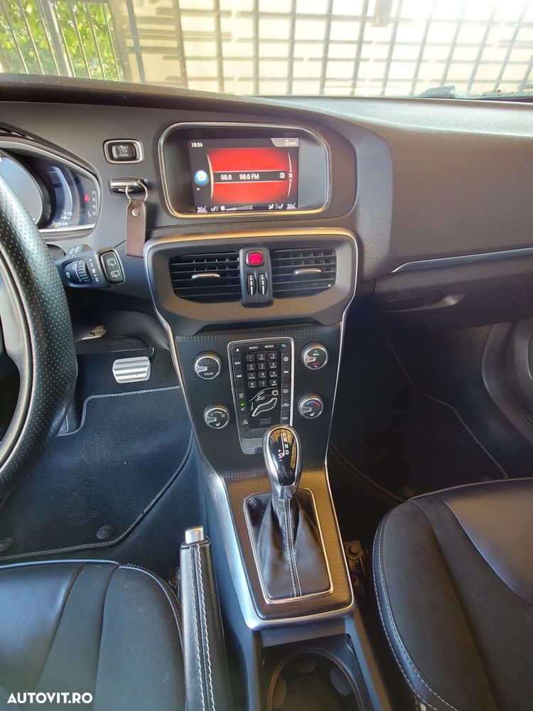 Volvo V40 T3 Geartronic RDesign - 9