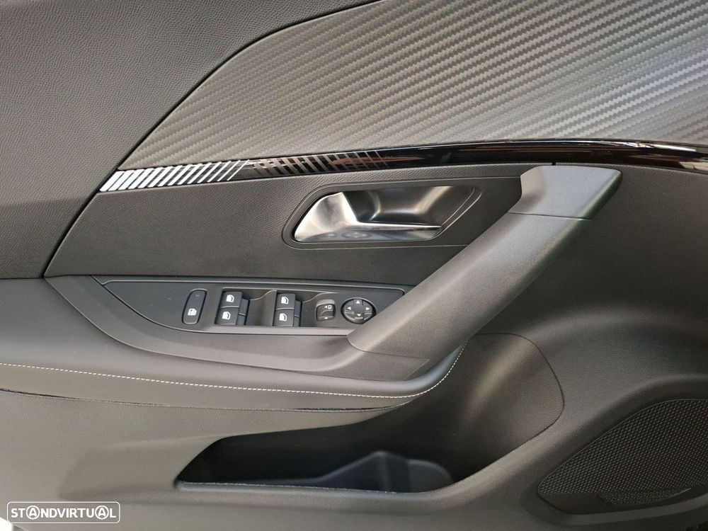 Peugeot 2008 1.2 PureTech Allure - 19