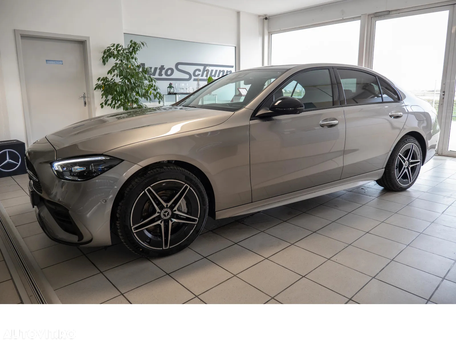 Mercedes-Benz C 300 e 4Matic 9G-TRONIC AMG Line - 4