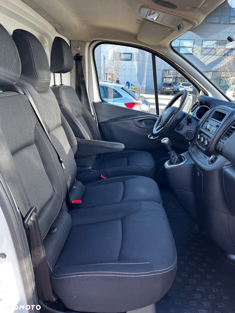 Nissan NV 300 Trafic Vivaro - 11