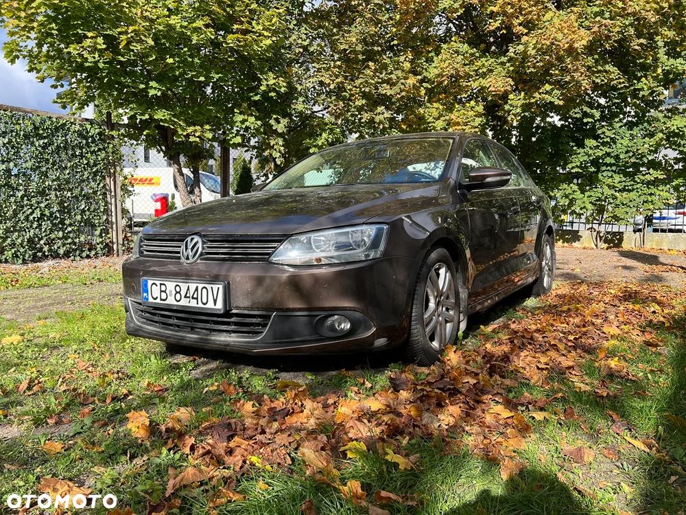 Volkswagen Jetta - 1