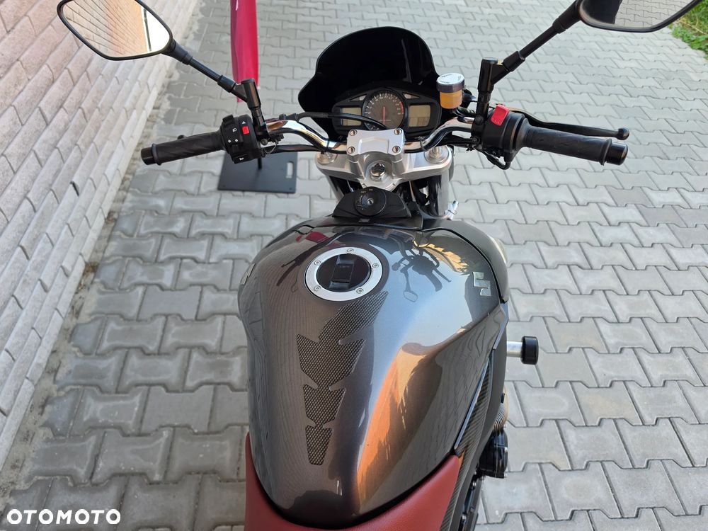 Suzuki GSR - 9