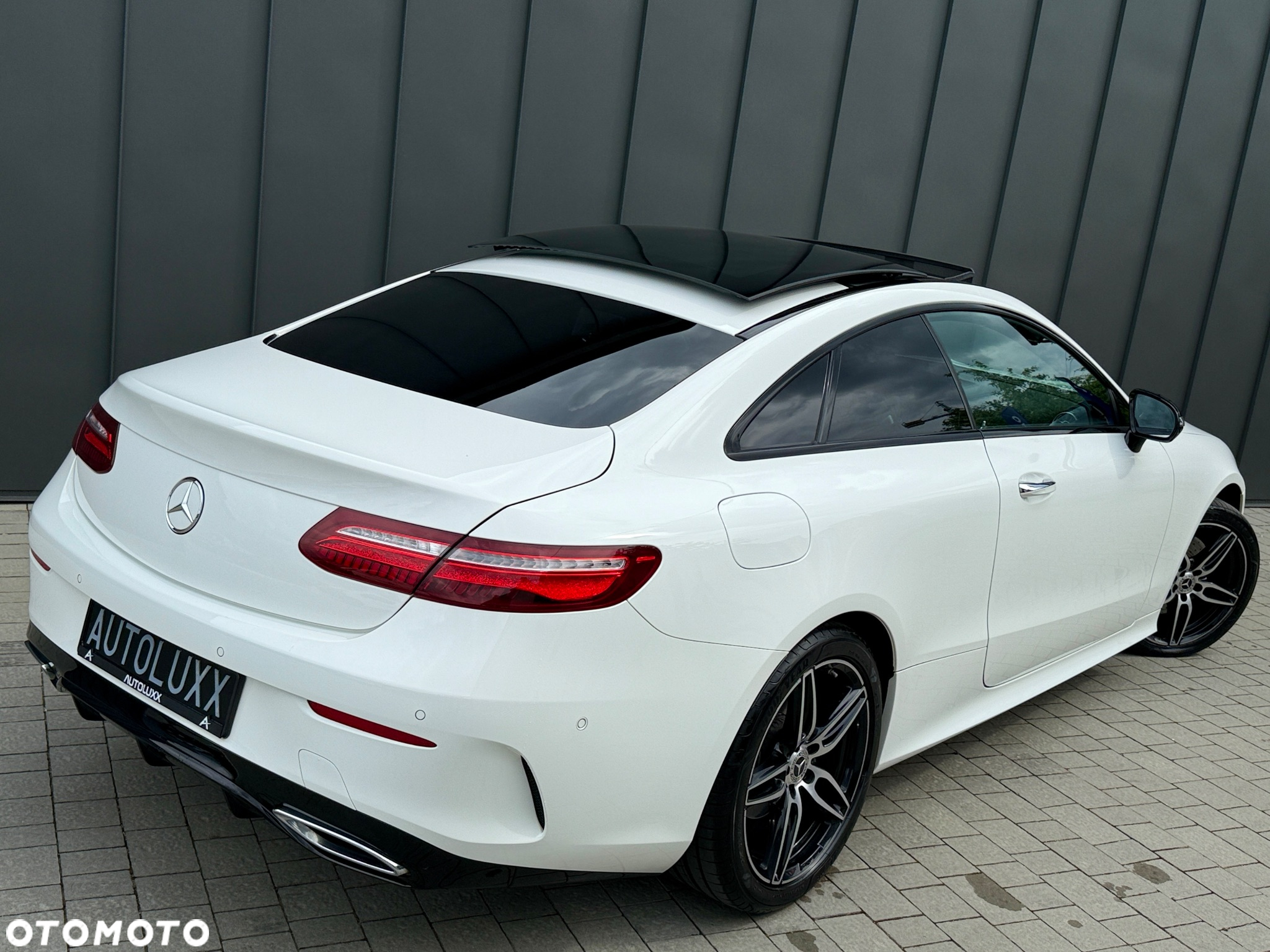 Mercedes-Benz Klasa E 220 d Coupe 4-Matic 9G-TRONIC - 2