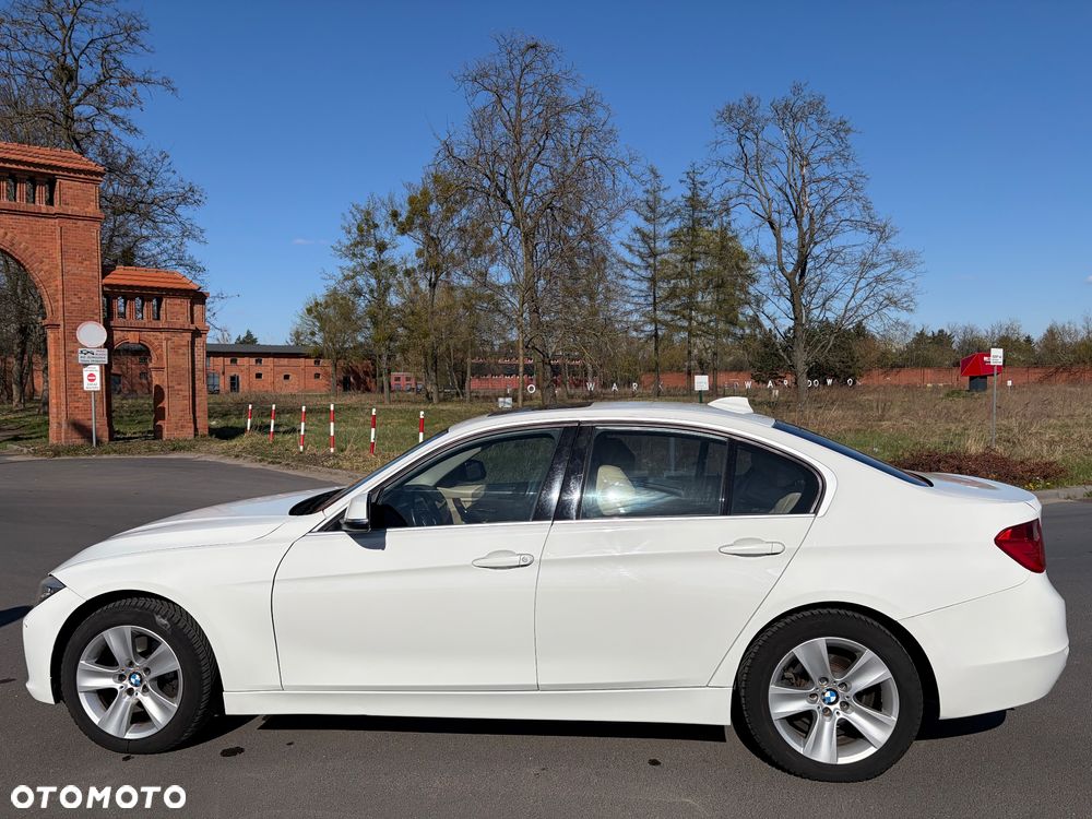 BMW Seria 3 328i xDrive - 8
