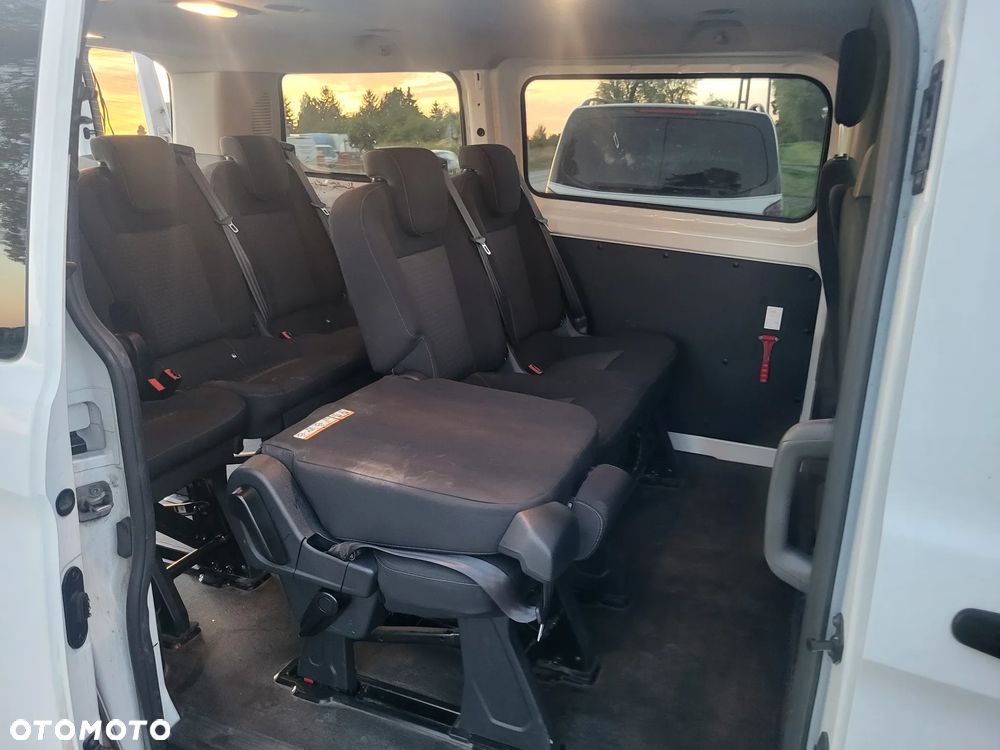 Ford Tourneo Custom - 11