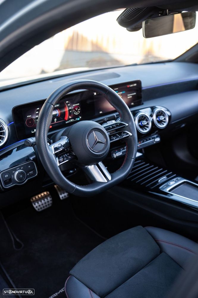 Mercedes-Benz A 250 e 8G-DCT AMG Line - 8