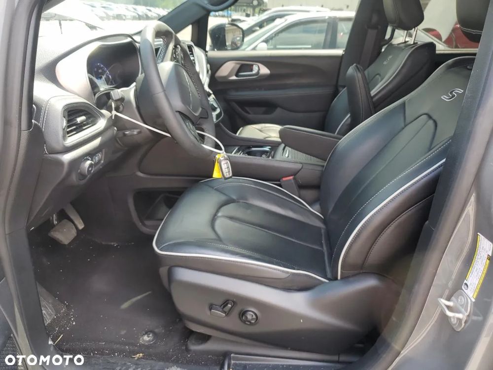 Chrysler Pacifica - 7