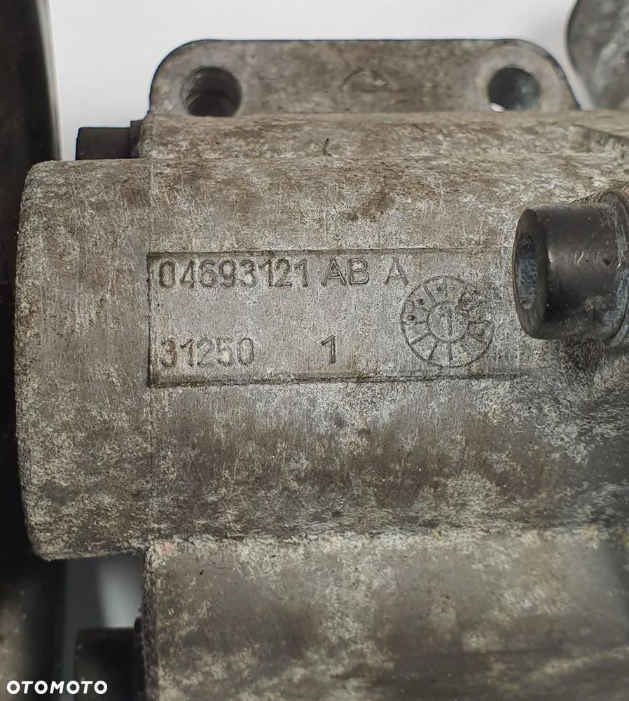 POMPA WODY MINI COOPER R50 1.6 16V 04668450AA - 2