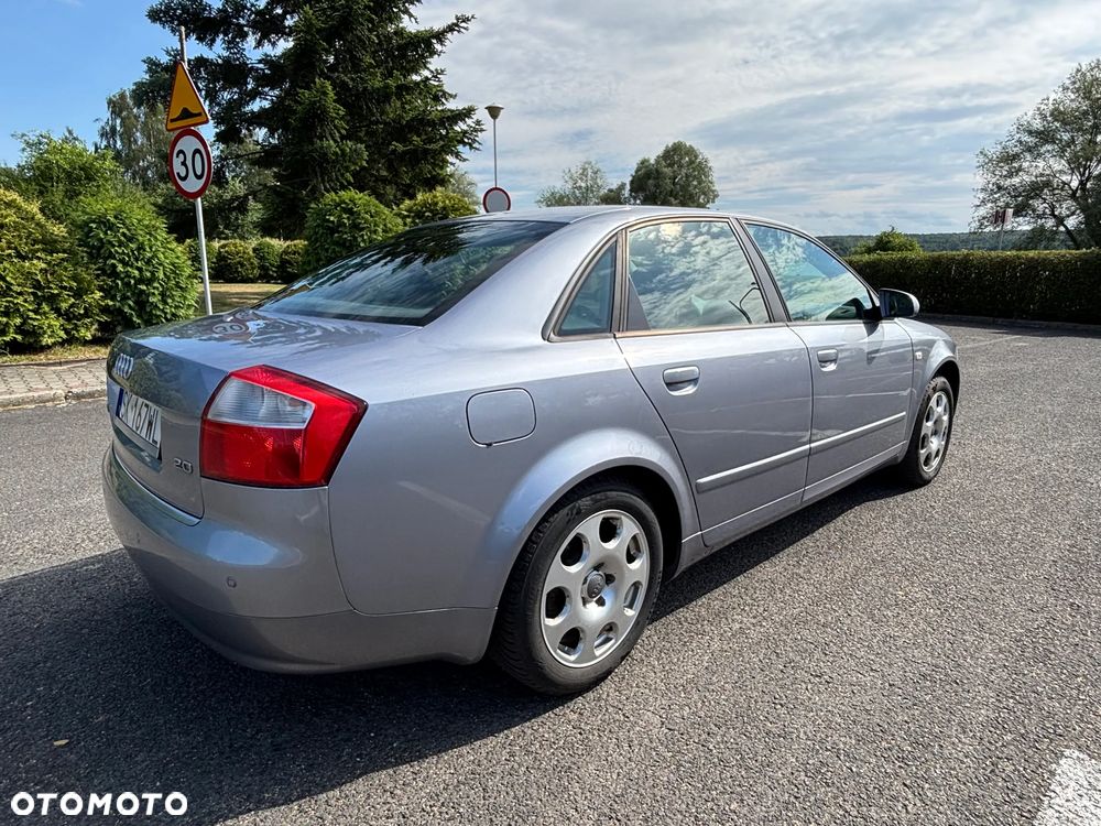 Audi A4 Limousine - 15