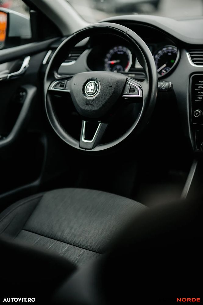 Skoda Octavia 2.0 TDI DSG Ambition - 33