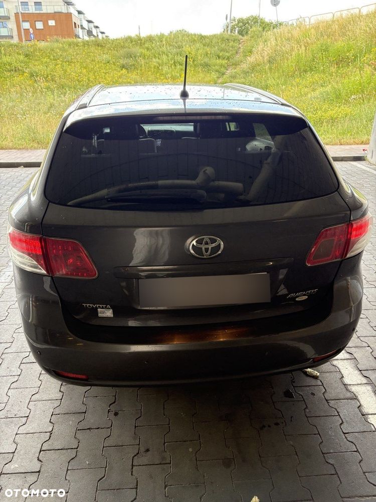 Toyota Avensis - 5