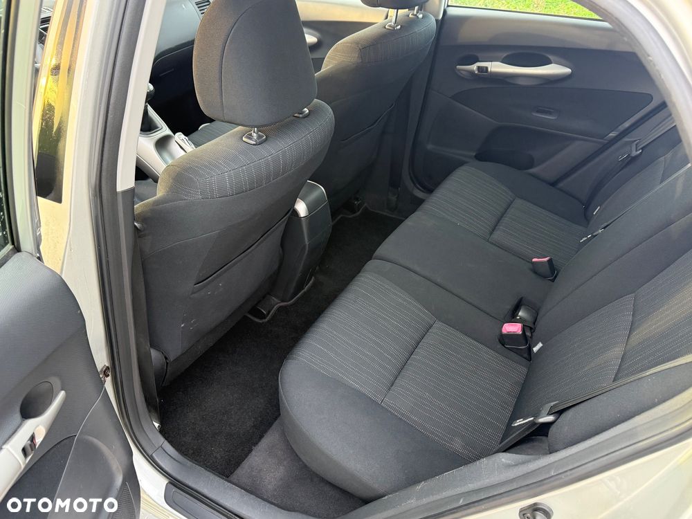 Toyota Auris 1.6 VVT-i Team - 14