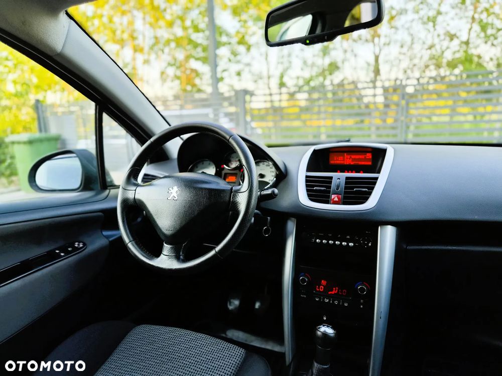 Peugeot 207 - 24