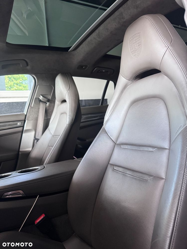 Porsche Panamera Turbo Sport Turismo - 10