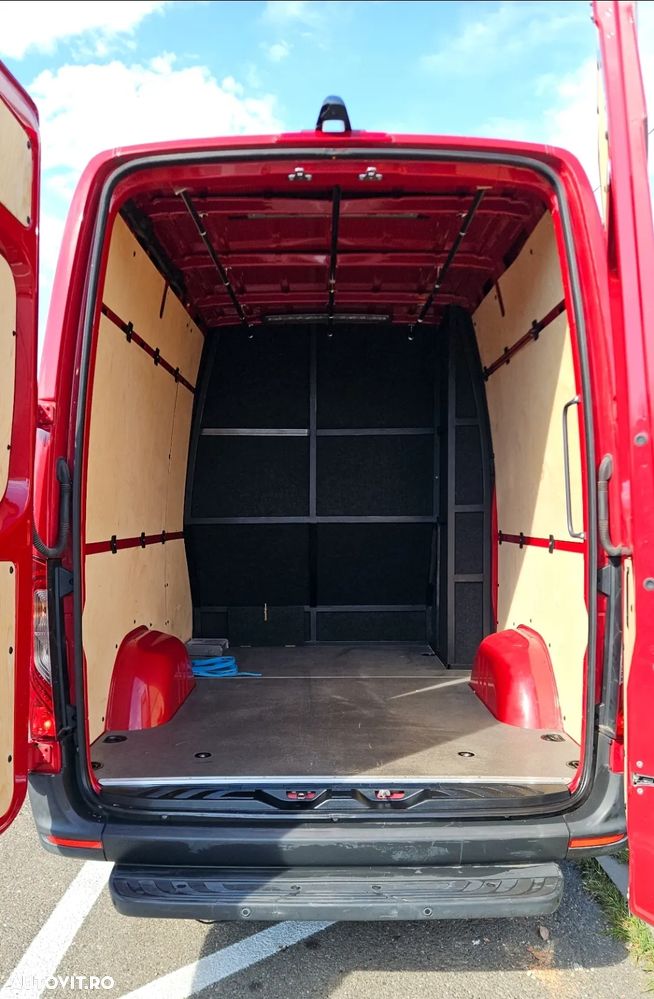 Mercedes-Benz Sprinter - 12