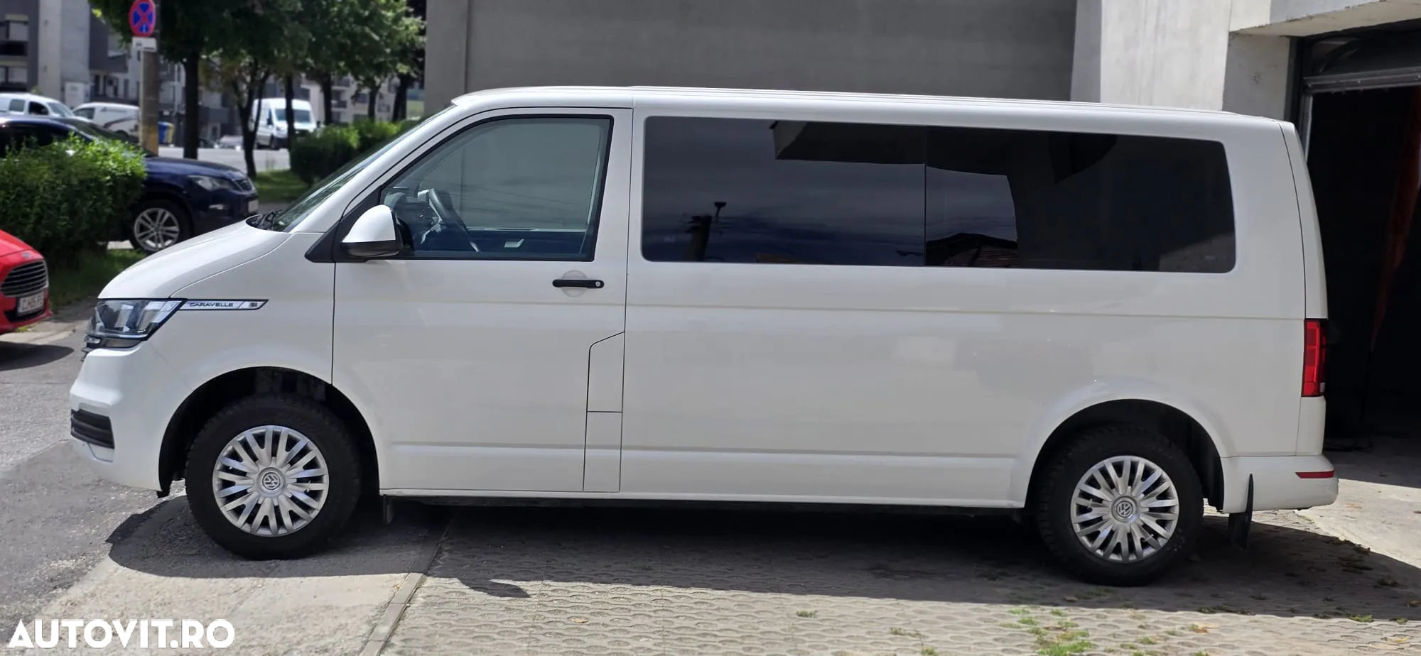 Volkswagen Caravelle - 11
