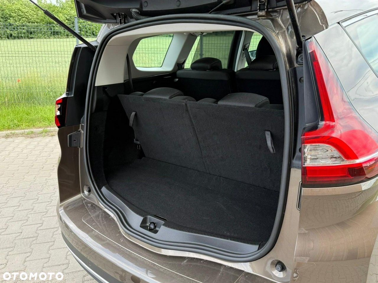 Renault Grand Scenic ENERGY TCe 115 LIMITED - 12