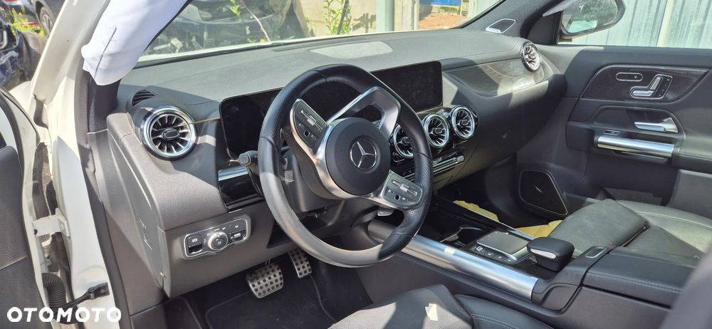 Mercedes-Benz GLA 200 AMG Line - 25