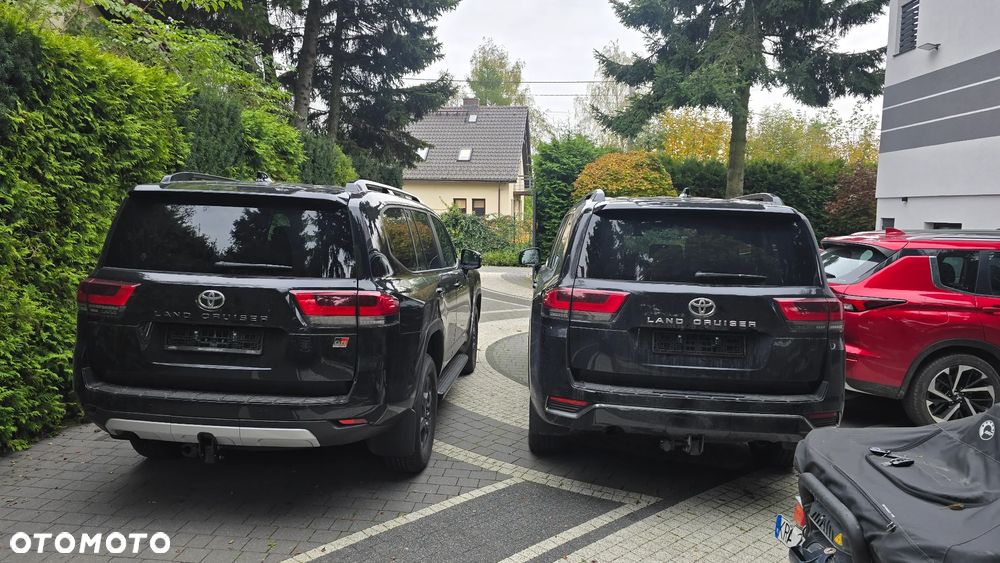 Toyota Land Cruiser - 36