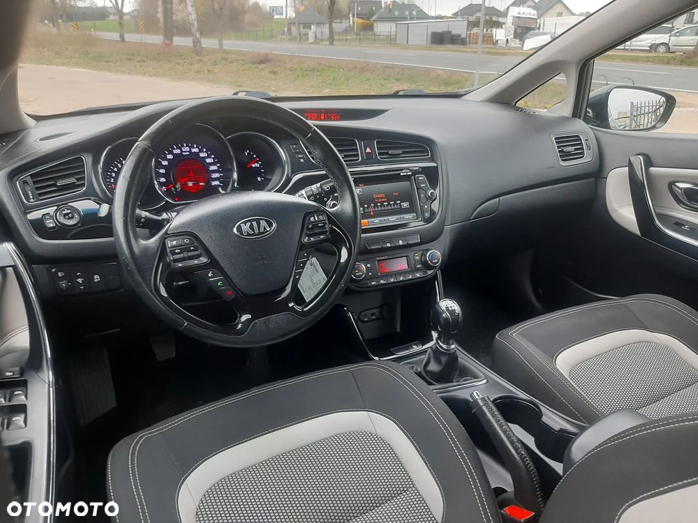 Kia Ceed 1.6 GDI ISG Platinum Edition - 18
