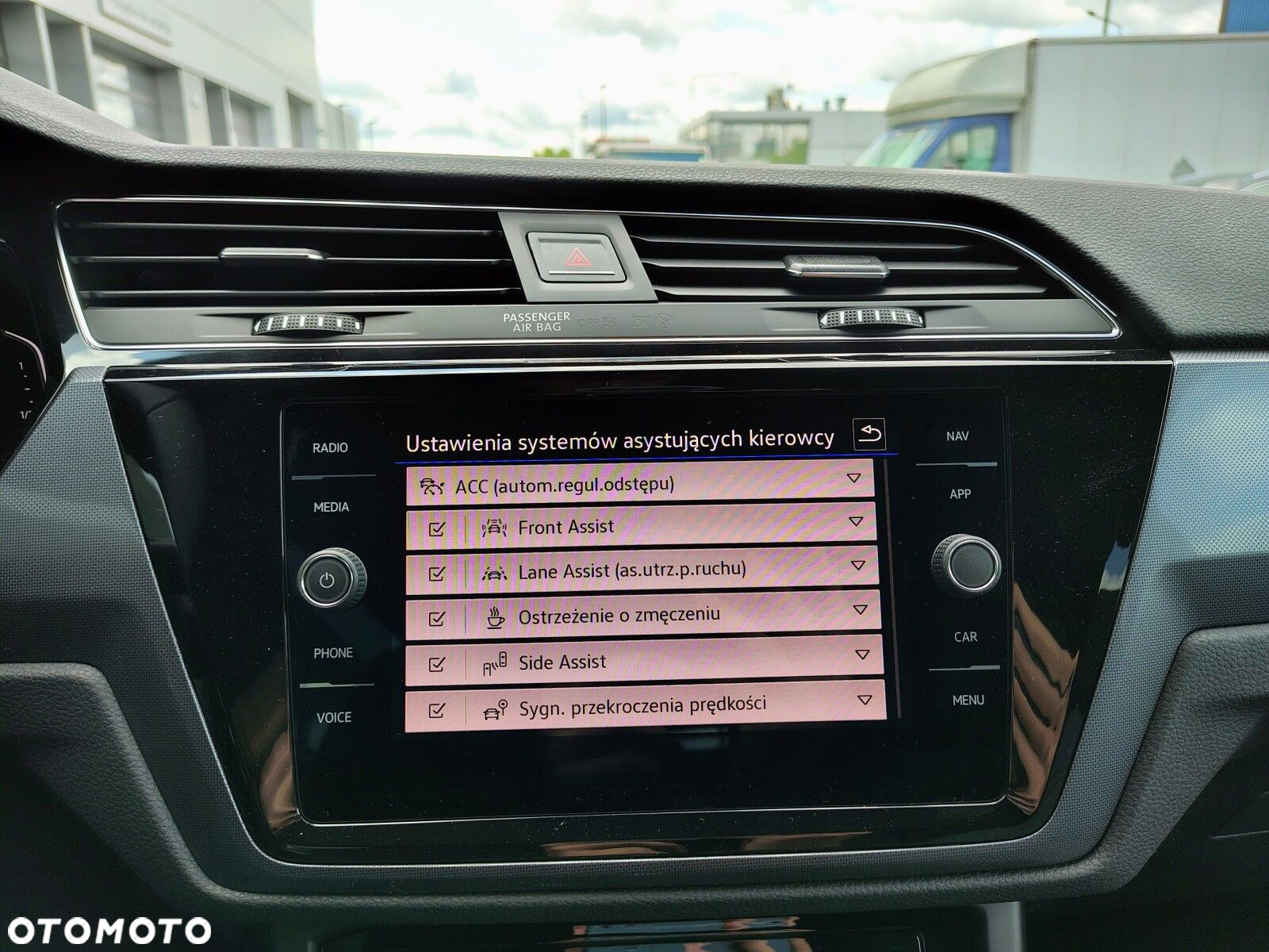 Volkswagen Touran - 18