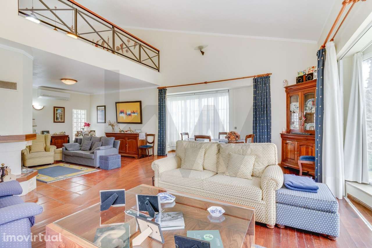 Moradia T5 Independente, com  jardim, piscina coberta e garagem - Grande imagem: 3/59