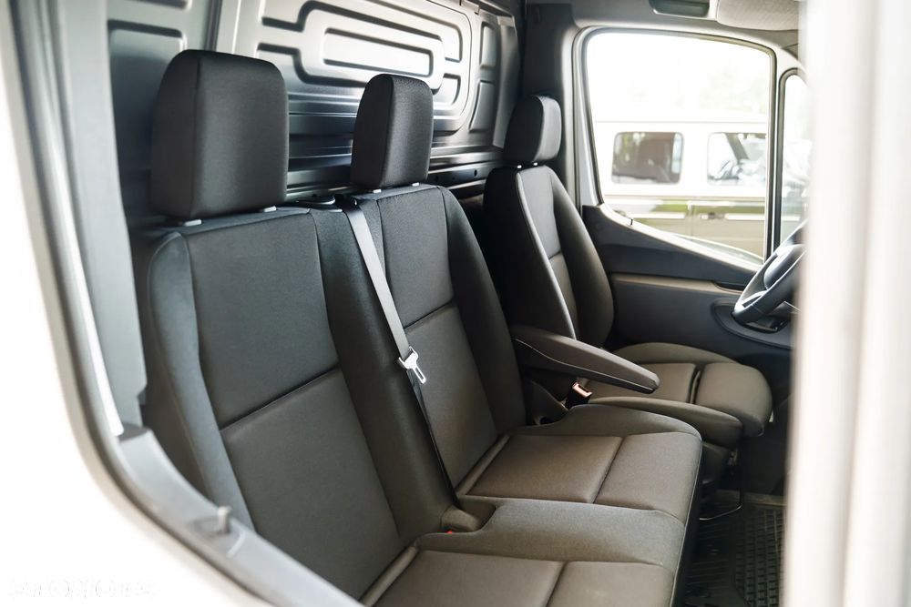 Mercedes-Benz Sprinter - 11