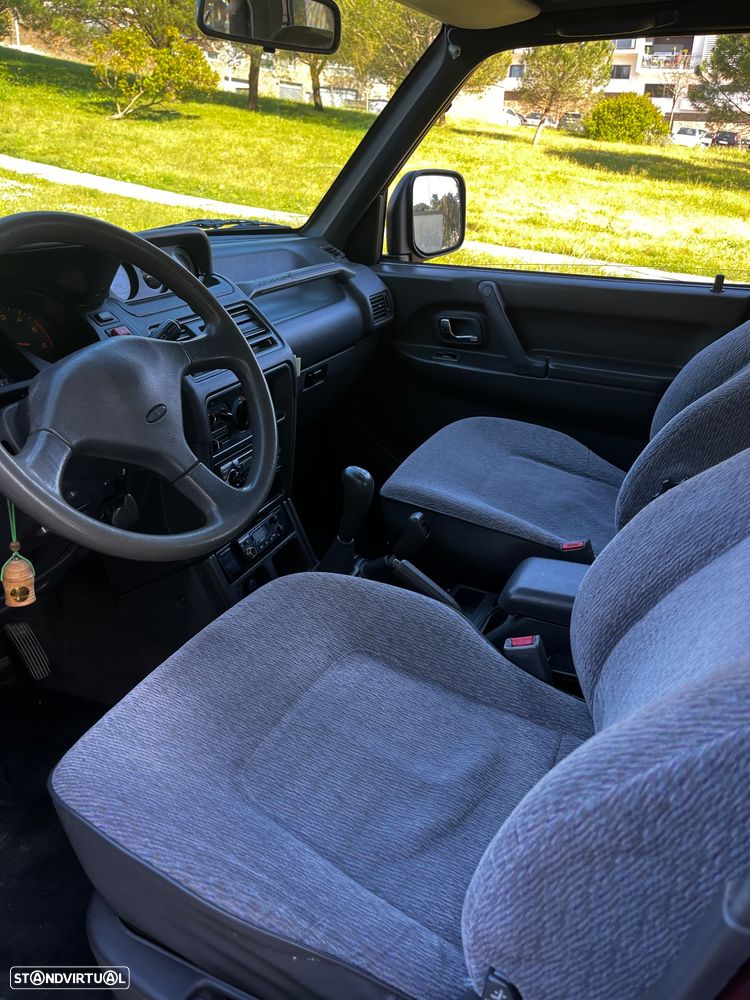 Mitsubishi Pajero 2.5 TDi GLX - 21