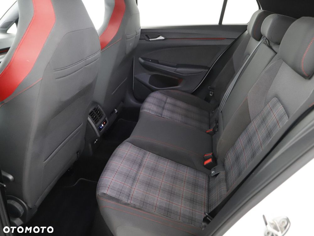 Volkswagen Golf - 10
