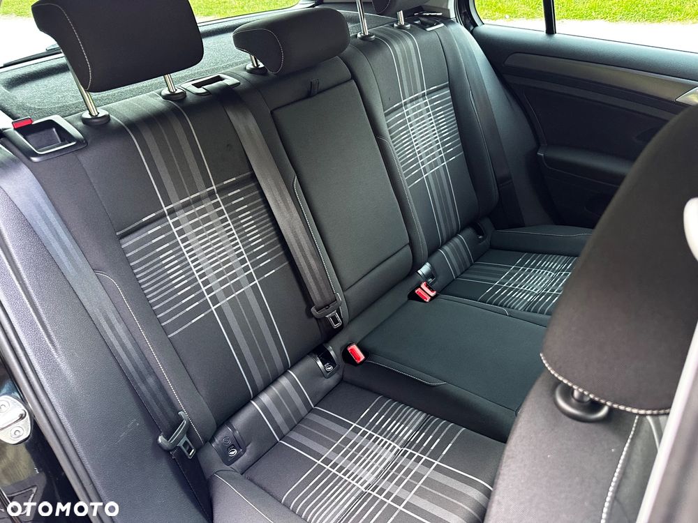 Volkswagen Golf 2.0 TDI BlueMotion Technology Lounge - 24