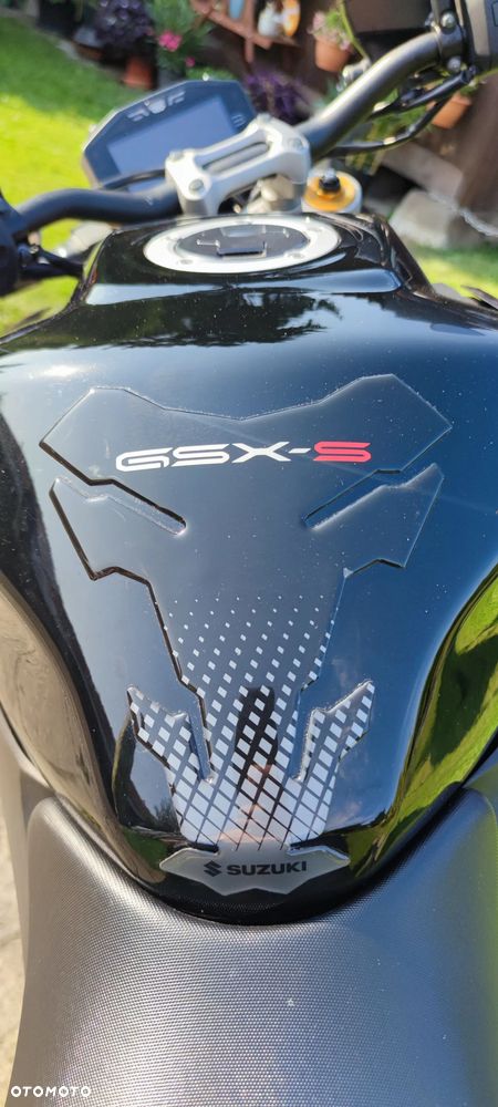 Suzuki GSX 1000 - 6