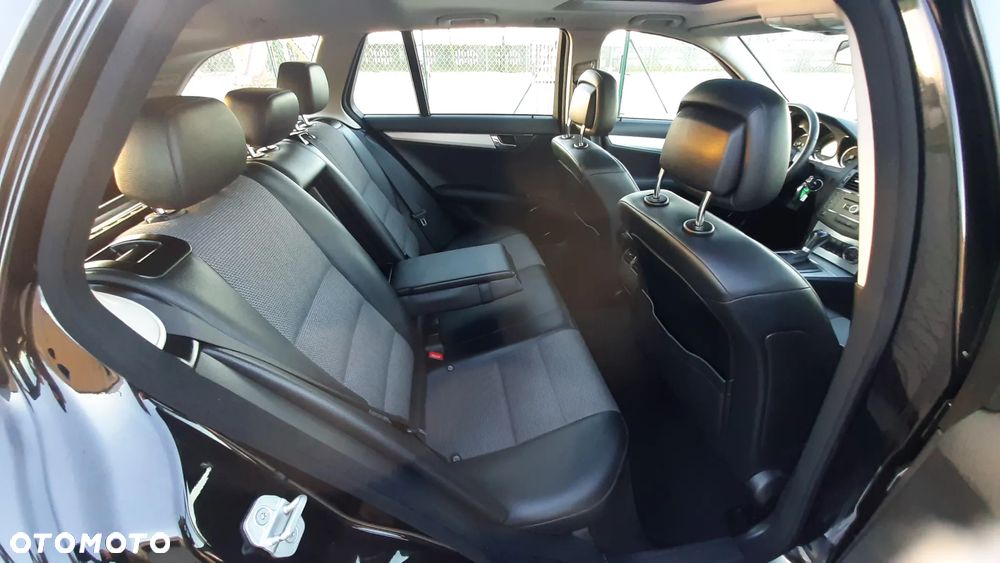 Mercedes-Benz Klasa C 180 CGI Automatik BlueEFFICIENCY Avantgarde - 33