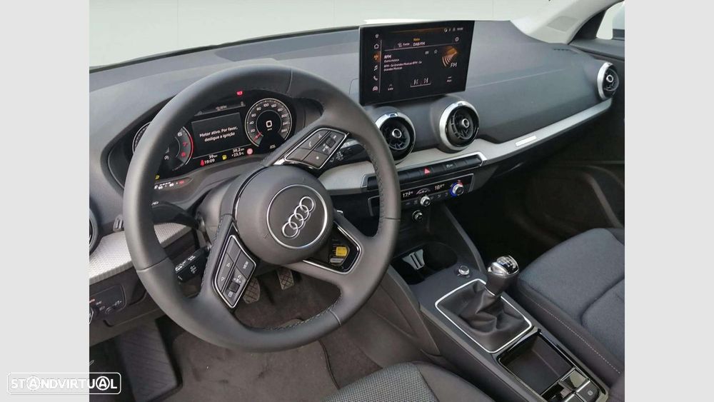 Audi Q2 30 TFSI SE Business - 12