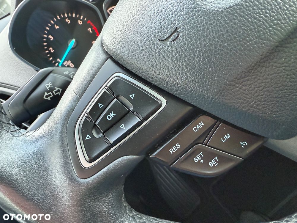 Ford Kuga 1.5 EcoBoost 2x4 Titanium - 25