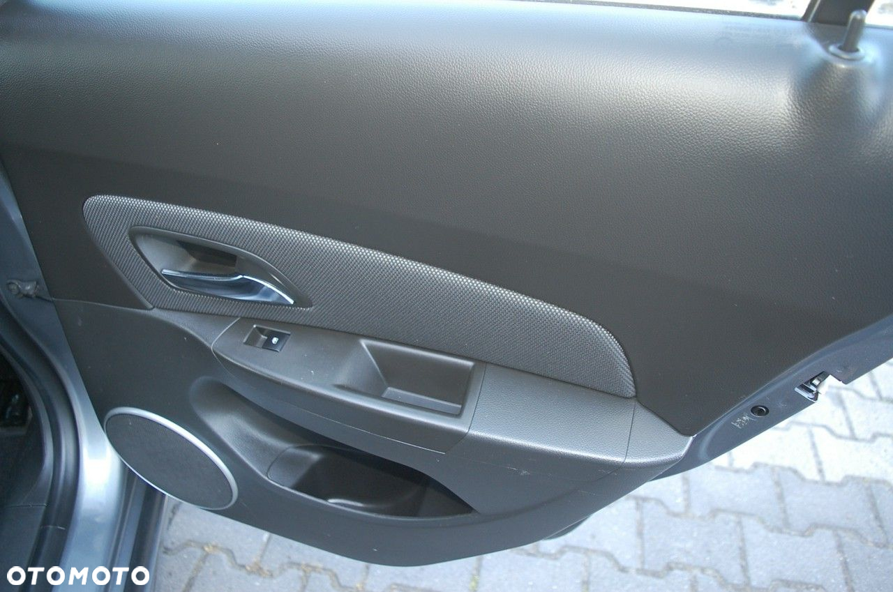 Chevrolet Cruze - 32