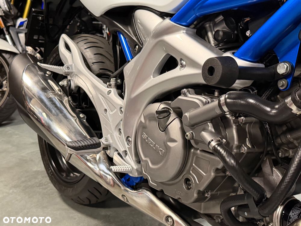 Suzuki Gladius - 21